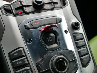 صورة 43 لـ 2012 Lamborghini AVENTADOR