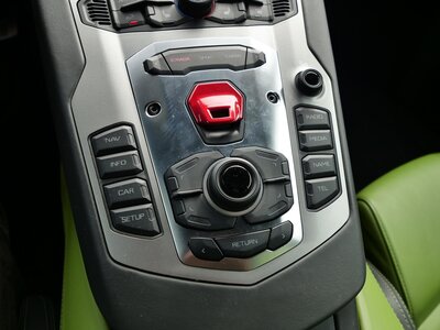 صورة 44 لـ 2012 Lamborghini AVENTADOR