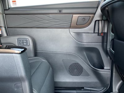 صورة 25 لـ 2025 Toyota ALPHARD