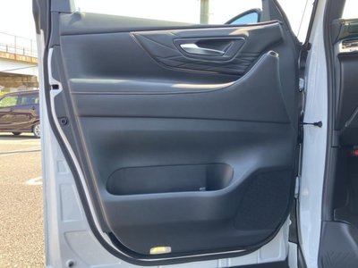 صورة 24 لـ 2025 Toyota ALPHARD