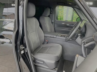 2025 Toyota ALPHARD — фото 9