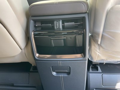 2025 Toyota ALPHARD — фото 32