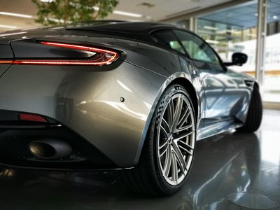 2025 Aston Martin DB12 — фото 45
