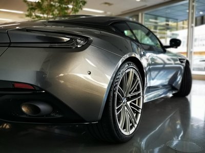 2025 Aston Martin DB12 — фото 44