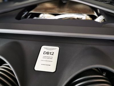 2025 Aston Martin DB12 — фото 26