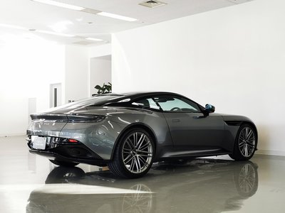 2025 Aston Martin DB12 — фото 31