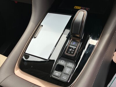2025 Toyota ALPHARD — фото 27