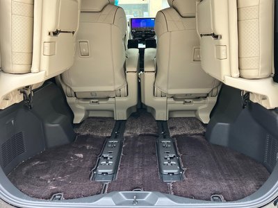 2025 Toyota ALPHARD — фото 10