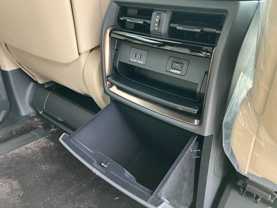 2025 Toyota ALPHARD — фото 36