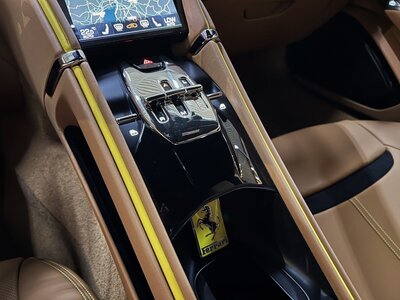 صورة 20 لـ 2021 Ferrari ROMA