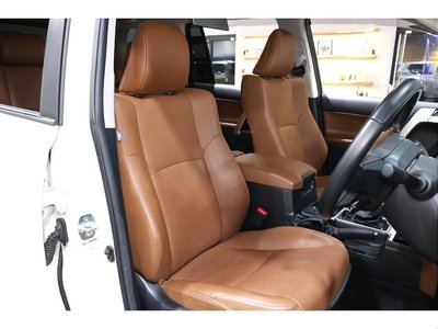 2022 Toyota LAND CRUISER PRADO thumbnail 2