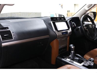 2022 Toyota LAND CRUISER PRADO thumbnail 6