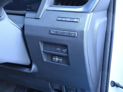 صورة 40 لـ 2025 Lexus GX