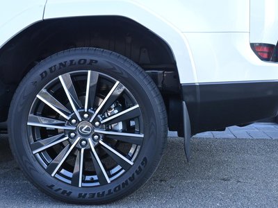 صورة 8 لـ 2025 Lexus GX