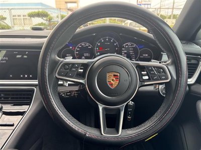 2019 Porsche PANAMERA photo 9