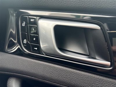 2019 Porsche PANAMERA thumbnail 18