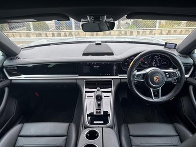 2019 Porsche PANAMERA photo 2