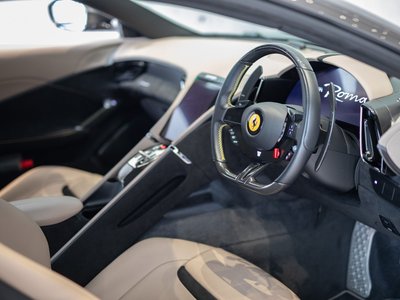 صورة 23 لـ 2021 Ferrari ROMA