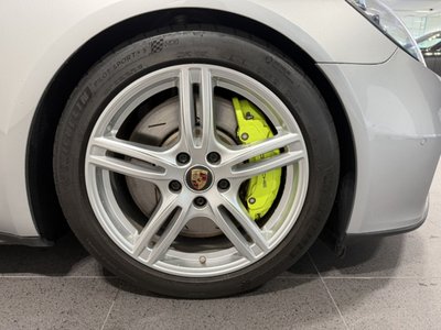 2021 Porsche PANAMERA photo 4