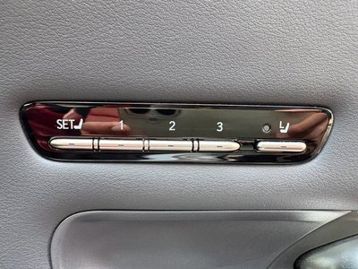 2018 Lexus LS thumbnail 39