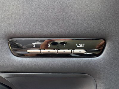 2018 Lexus LS thumbnail 40