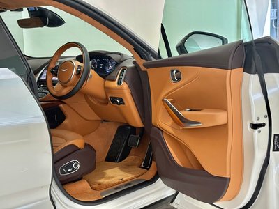 صورة 42 لـ 2021 Aston Martin DBX