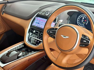 صورة 49 لـ 2021 Aston Martin DBX