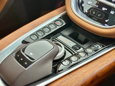صورة 59 لـ 2021 Aston Martin DBX