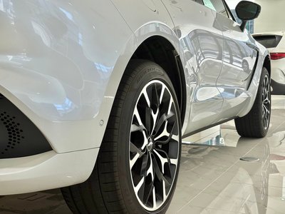 صورة 31 لـ 2021 Aston Martin DBX