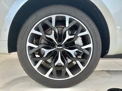 صورة 26 لـ 2021 Aston Martin DBX
