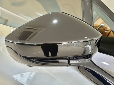 صورة 27 لـ 2021 Aston Martin DBX