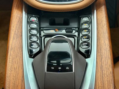 صورة 58 لـ 2021 Aston Martin DBX