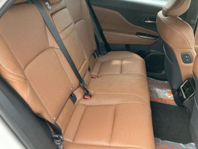 صورة 10 لـ 2025 Toyota CROWN ESTATE