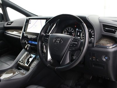 2022 Toyota ALPHARD — фото 14