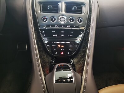 2021 Aston Martin DBS SUPERLEGGERA 照片 13