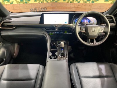 2025 Toyota CROWN SPORT photo 2
