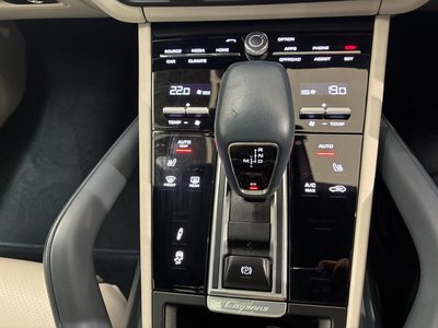 2020 Porsche CAYENNE photo 13