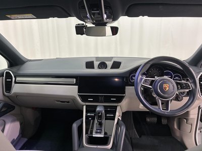 2020 Porsche CAYENNE photo 3