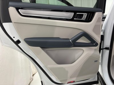 2020 Porsche CAYENNE thumbnail 21