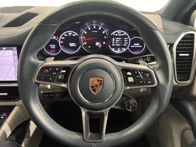 2020 Porsche CAYENNE photo 16