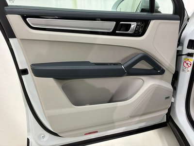 2020 Porsche CAYENNE thumbnail 19