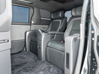 2024 Lexus LM photo 32