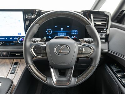 2024 Lexus LM photo 23