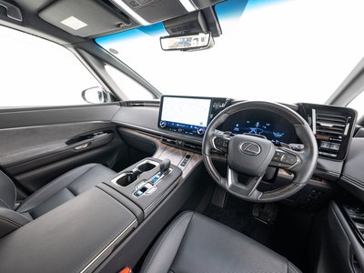 2024 Lexus LM photo 21