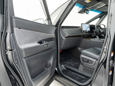 2024 Lexus LM photo 30