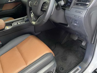 2025 Lexus GX — миниатюра 32