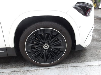 2025 Mercedes-BENZ GLA photo 4