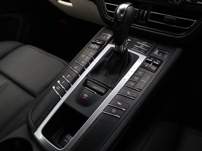 صورة مصغرة 12 لـ 2021 Porsche MACAN