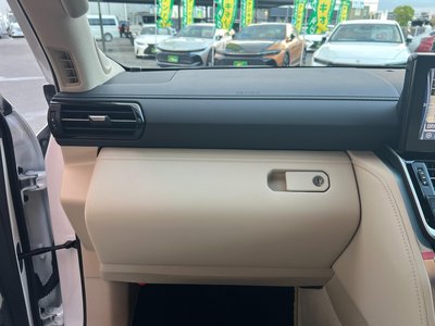 2023 Toyota LAND CRUISER 300 thumbnail 45