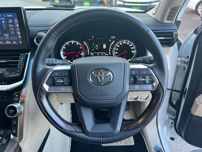 2023 Toyota LAND CRUISER 300 thumbnail 24